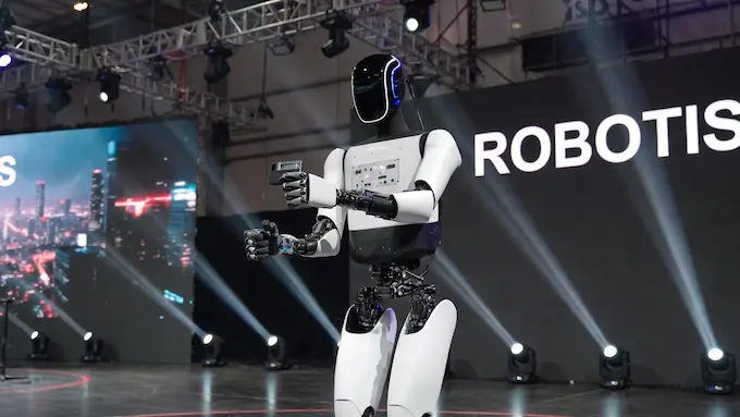 Robotis humanoid robot demo at exhibition.